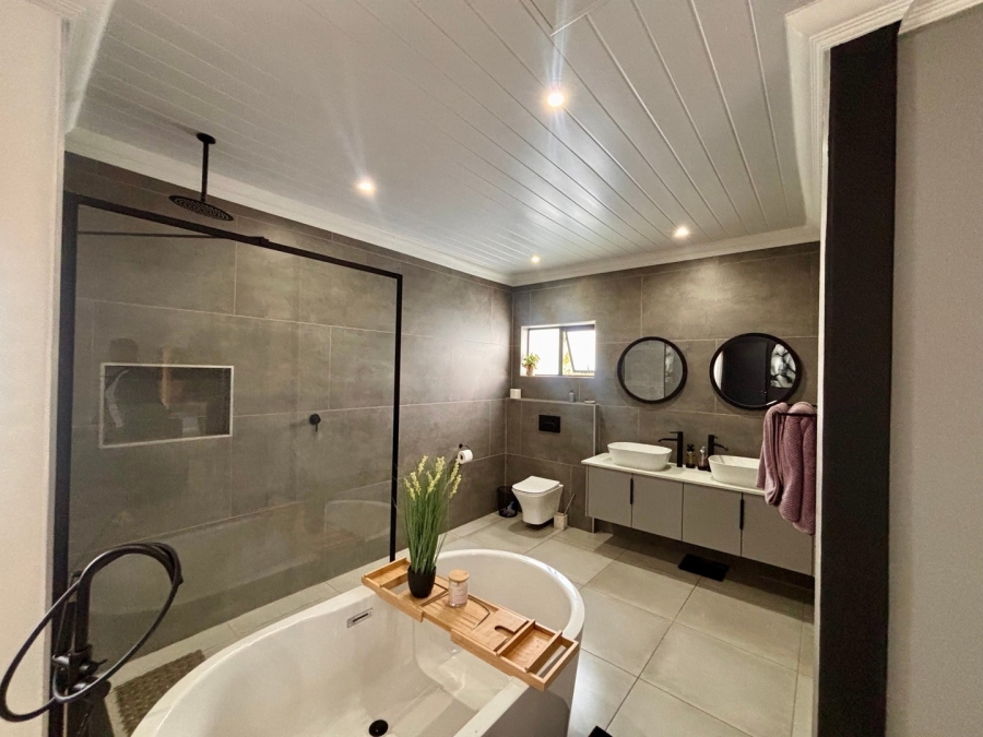 3 Bedroom Property for Sale in Wilkoppies North West